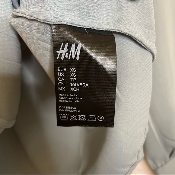 3 FOR $18 SALE H&M Pleated Blouse NWT XS - Picture 4 of 6